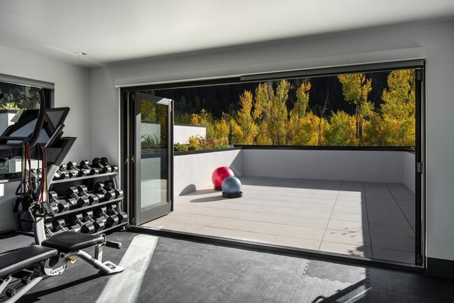 Building Photo - 1411 Crystal Lake Rd