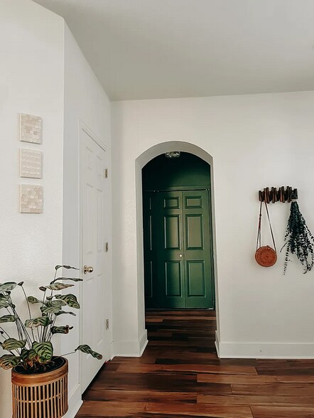 Building Photo - 14343 E 1st Dr