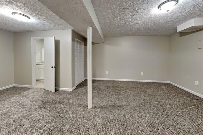 Building Photo - 2693 Raven Trail NE