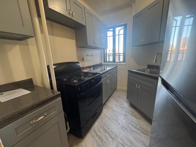 Building Photo - 1925 McGraw Ave