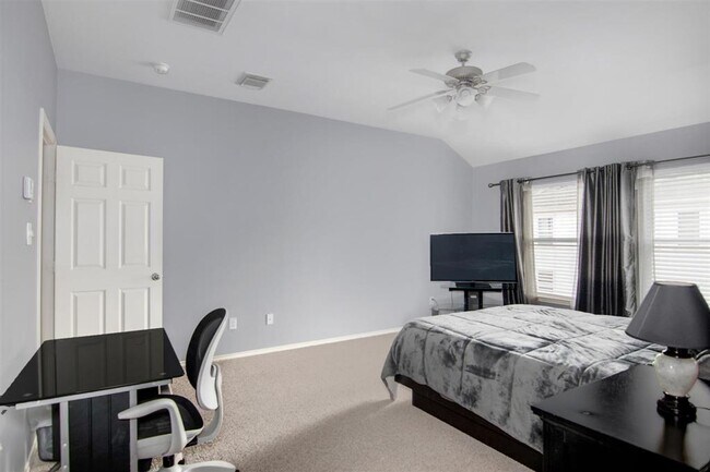 Building Photo - 2236 Ann St