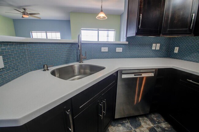Building Photo - 2320 Gracy Farms Ln