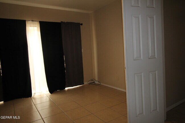 Building Photo - 10711 Ivanhoe Dr