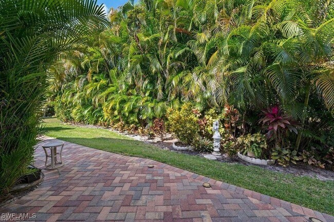 Building Photo - 391 Pindo Palm Dr