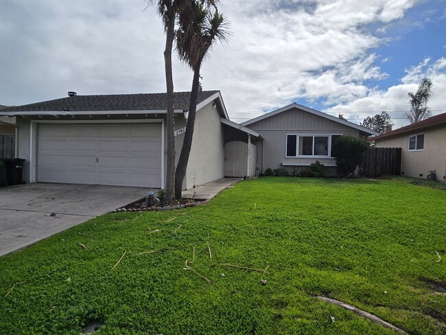 Primary Photo - Single Family Home, Fresh Paint, Wood Floo...