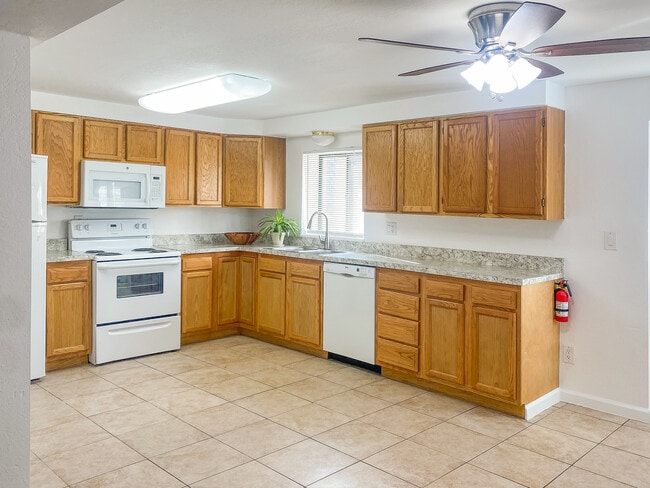 Building Photo - 8367 S Reed St