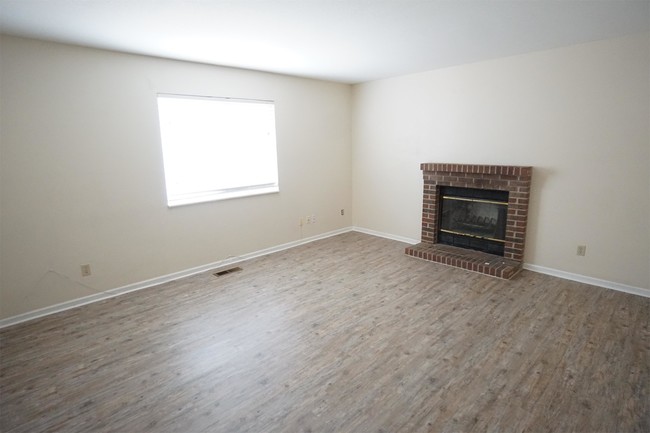 Building Photo - 9392 Burlington Ln