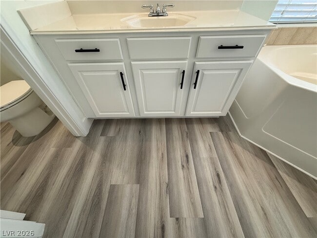 Building Photo - 5568 Jelsma Ave