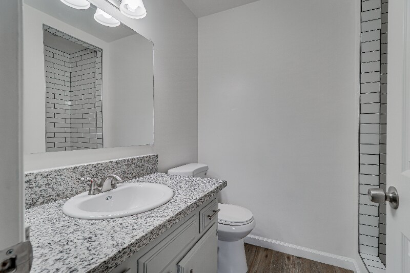 Building Photo - 1005 Mira Loma Dr