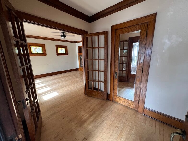 Building Photo - 1515 S 57th St