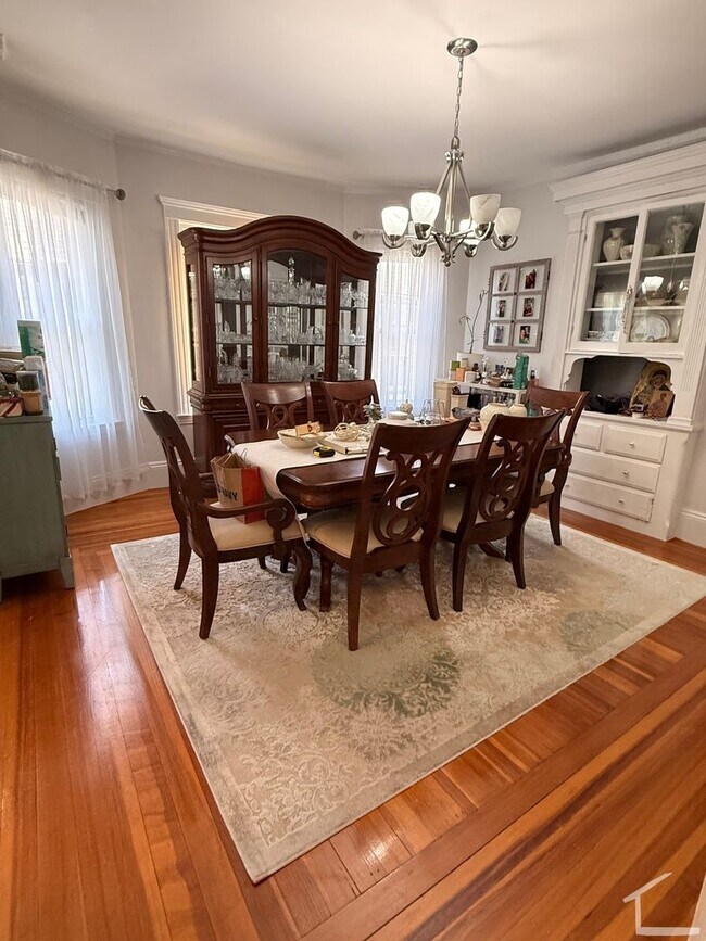 Building Photo - Beautiful Brighton townhouse with in unit laundry and included parking available 9/1/26