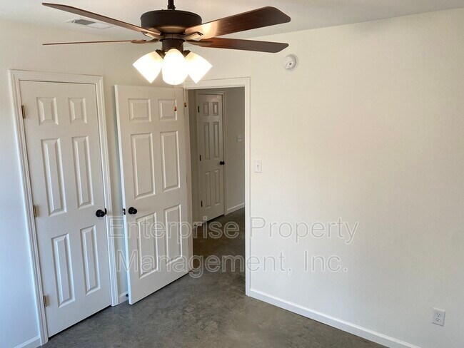 Building Photo - 2963 Lake Park Rd