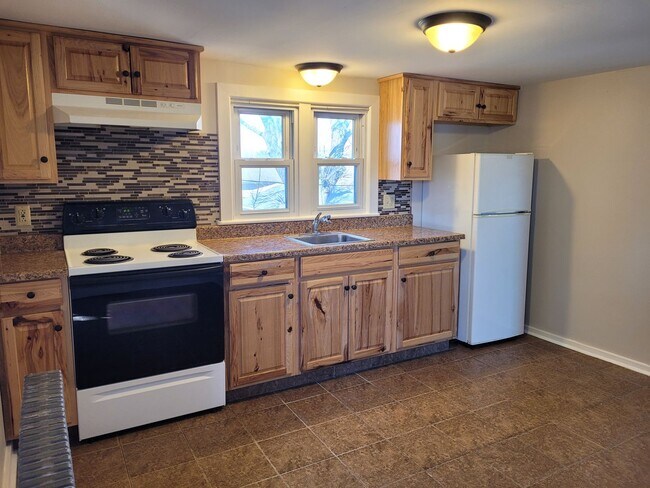 Building Photo - 212 N Queen St