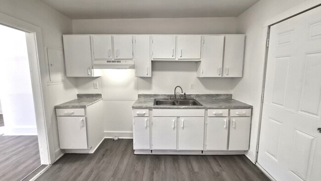 Building Photo - For Rent: Renovated Three Bedroom House in Sumter SC!