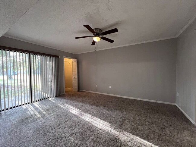 Building Photo - 5409 Pine Creek Dr