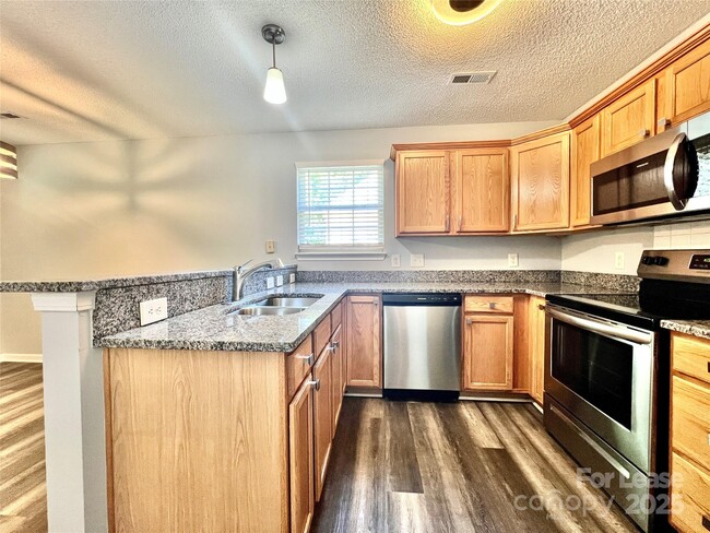 Building Photo - 6033 Briggs Dr