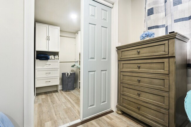 Building Photo - 444 Oneida St