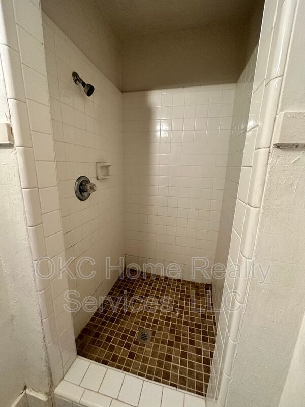 Building Photo - 1516 N Classen Blvd
