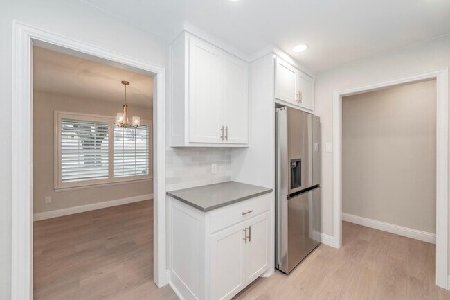 Building Photo - 4904 Arborlawn Dr