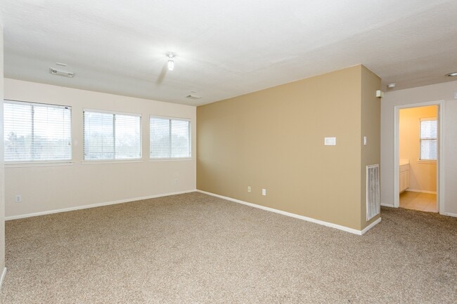 Building Photo - 5906 Saber River