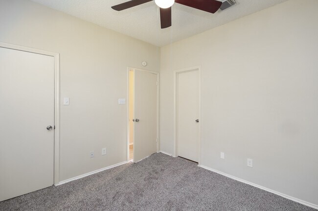 Building Photo - 17002 Enchanted Cir E