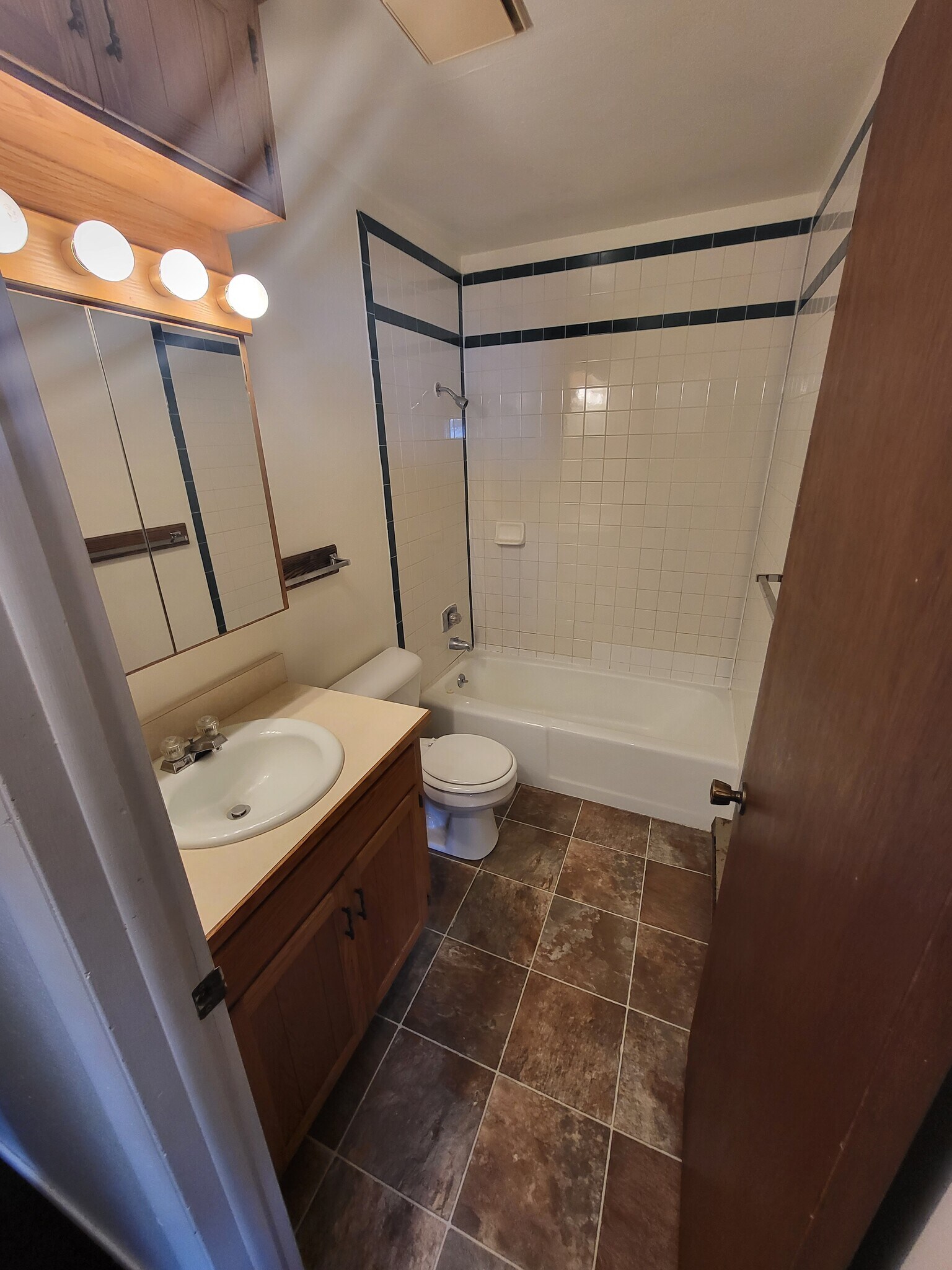 Bathroom - 1408 Canby St