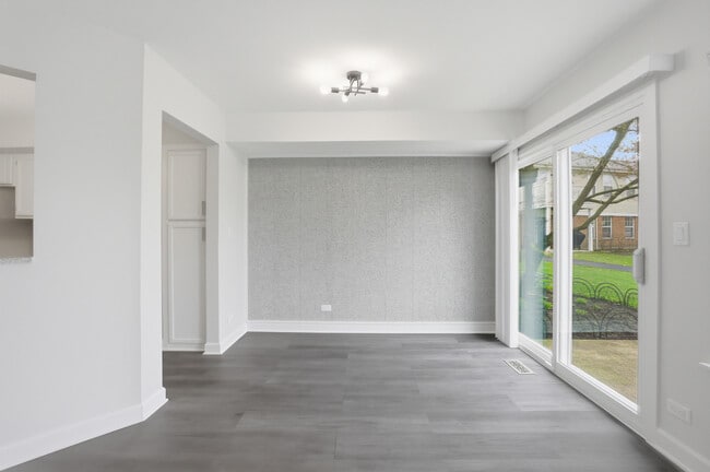 Building Photo - 1941 Quaker Hollow Ln