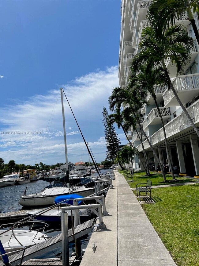 Building Photo - 13155 Ixora Ct