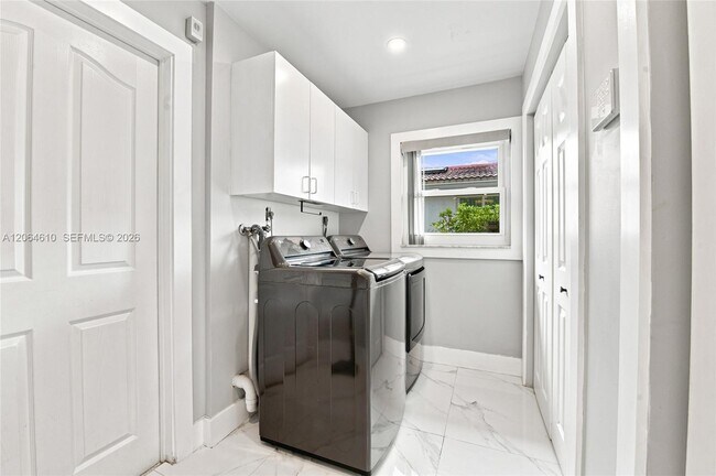 Building Photo - 821 Ramblewood Dr