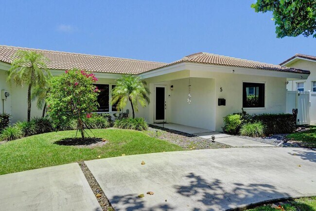 Building Photo - 5 Gatehouse Rd