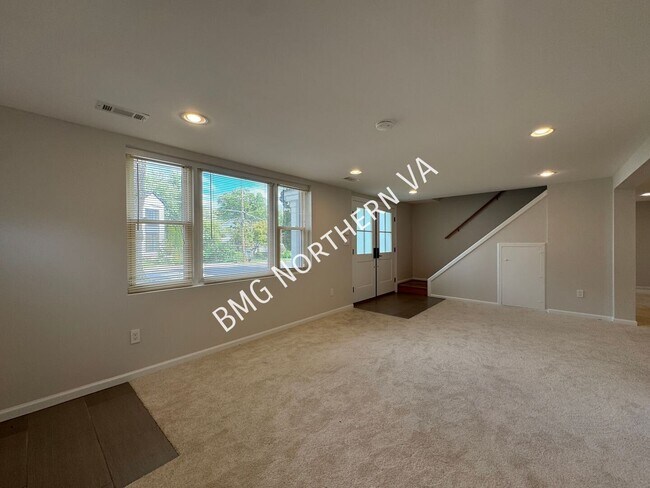 Building Photo - 1109 Hillcrest Dr SW