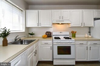 Building Photo - 10637 Montrose Ave