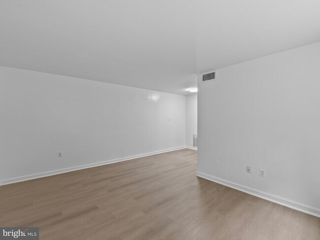Building Photo - 708 S Arlington Mill Dr