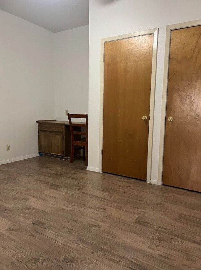 Building Photo - PRE LEASE CONDO FOR FALL 2026 - W/D Included