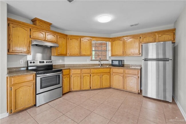 Building Photo - 14 E St