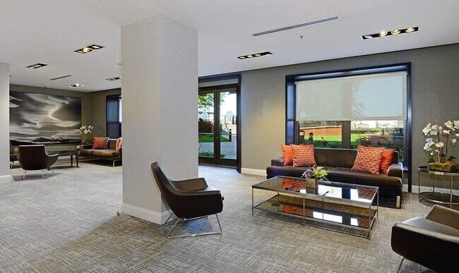 Building Photo - 102 Christopher Columbus Dr