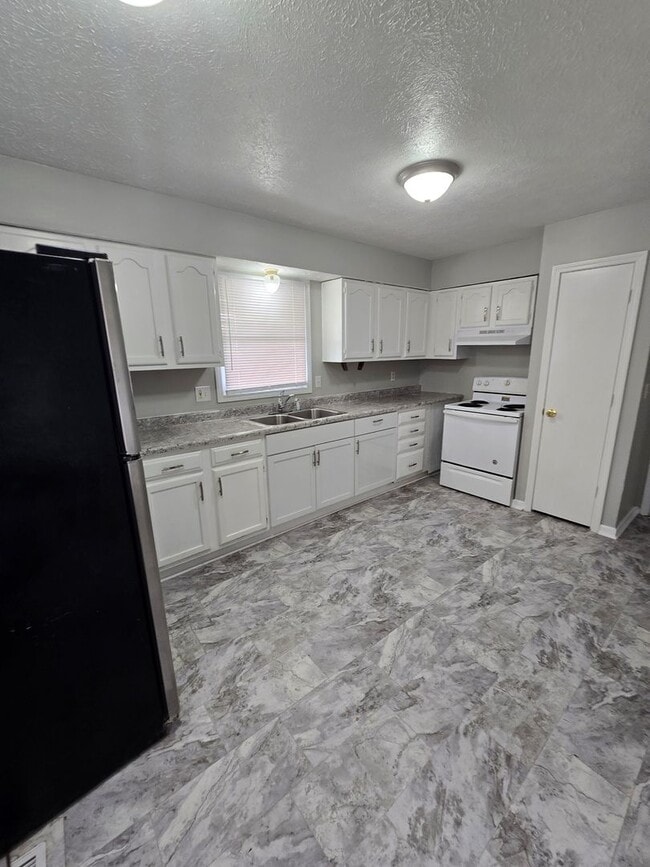 Building Photo - Two Bedroom Duplex in Lawrence Township ne...