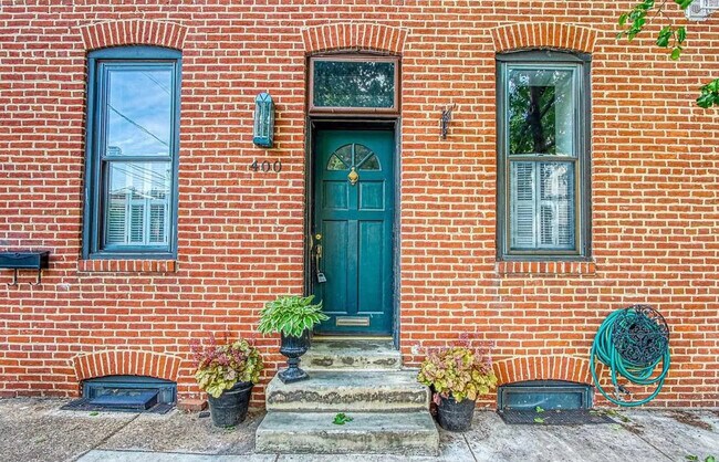 Building Photo - 400 E Cross St