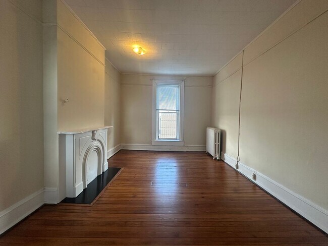 Building Photo - 708 Court St