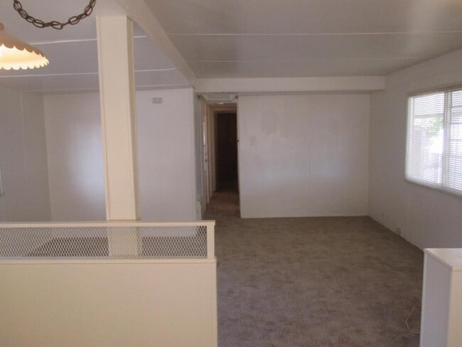 Building Photo - 1074 W Johnston Ave