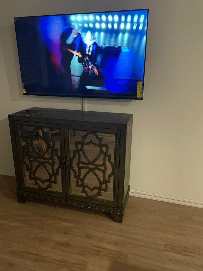 Building Photo - 1919 Wolford Wy