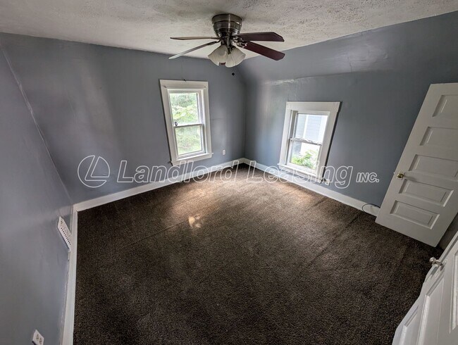 Building Photo - Spacious 4-Bedroom Colonial Near Lake Erie