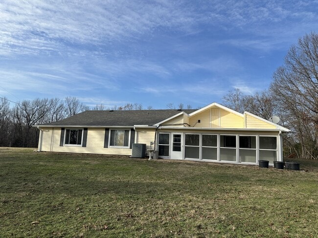 Building Photo - 260 Mark Twain Dr