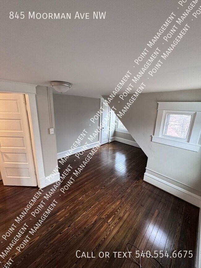 Building Photo - 845 Moorman Ave NW