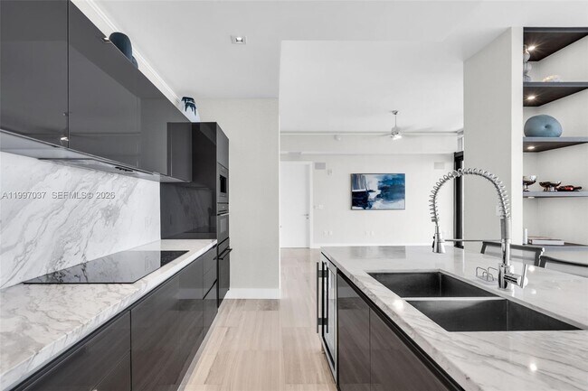 Building Photo - 1451 Brickell Ave