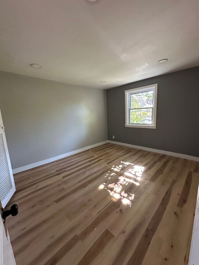 Building Photo - Charming row home in Chester, voucher hold...