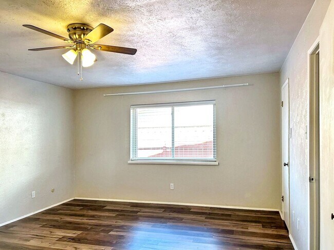 Building Photo - Effortless Living in a Beautifully Modernized Space!