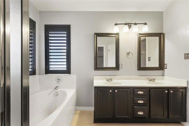 Building Photo - 2604 Stenson Dr