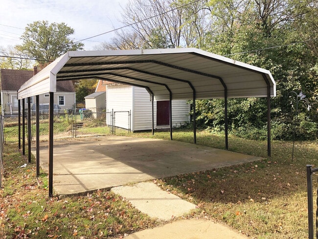 Building Photo - 1011 E 16th St