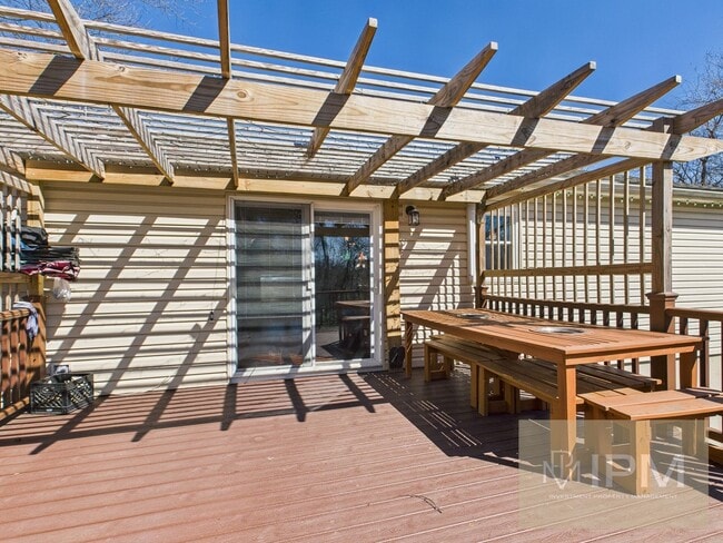 Building Photo - Bright Modern 3 Bedroom, 2 Bath Home in Eastern York Schools!